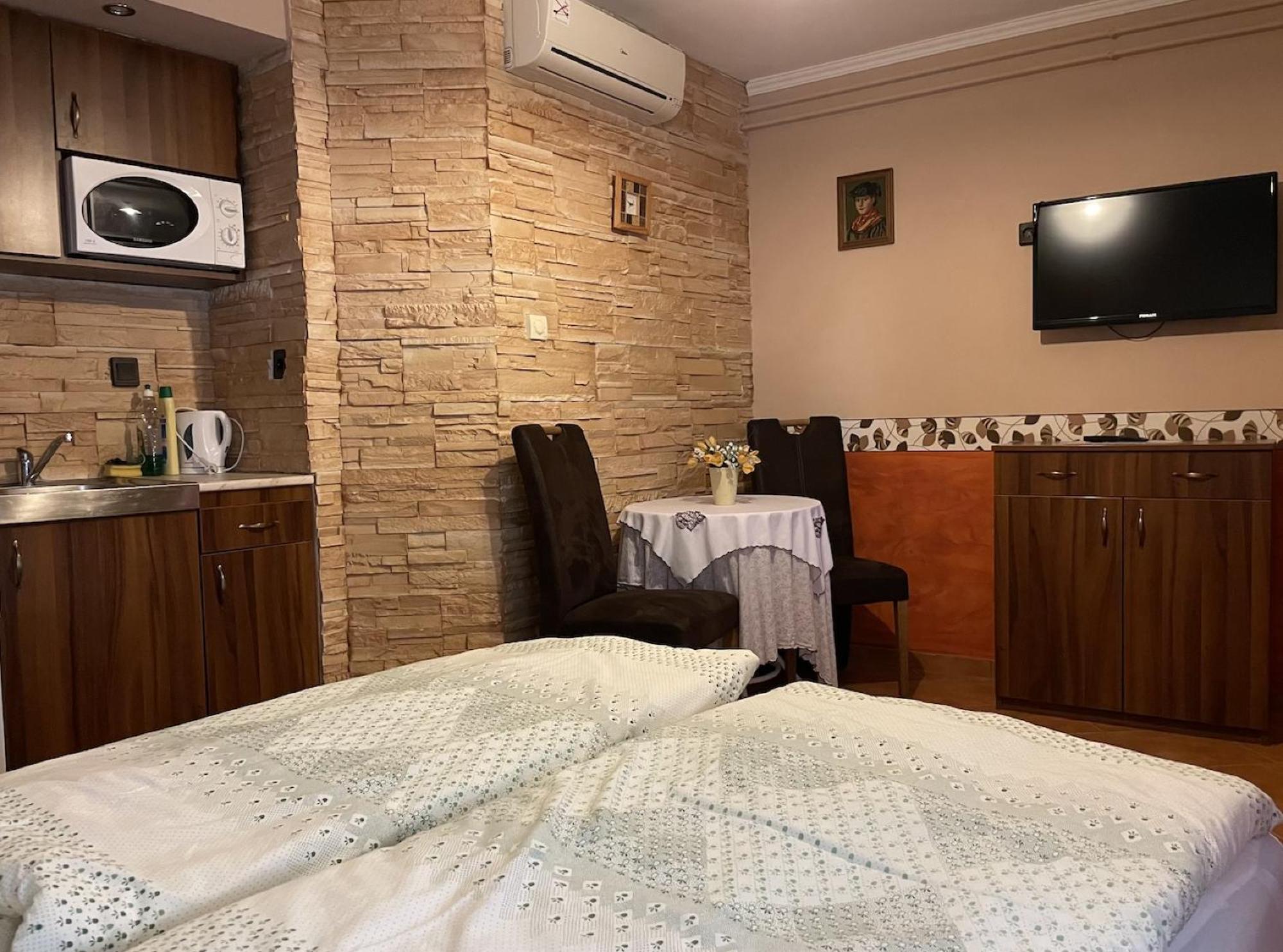 Rozmann Family Panzio & Apartmanhaz Sárvár Buitenkant foto