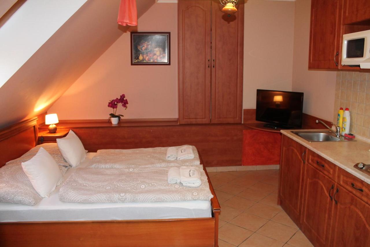 Rozmann Family Panzio & Apartmanhaz Sárvár Buitenkant foto