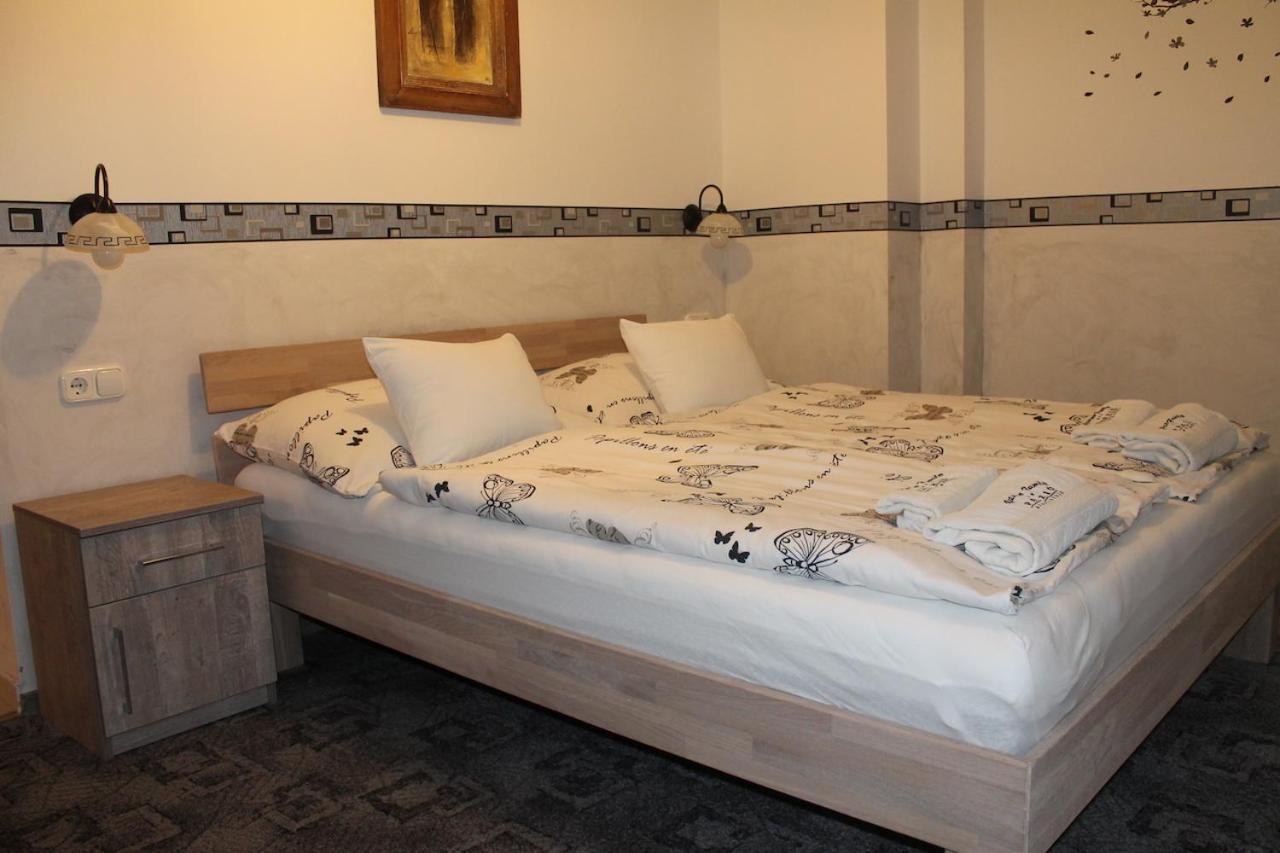Rozmann Family Panzio & Apartmanhaz Sárvár Buitenkant foto