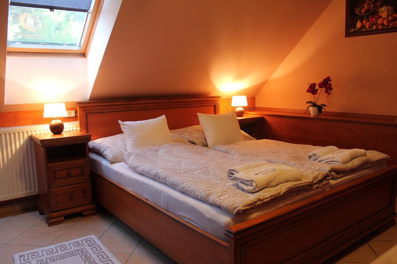 Rozmann Family Panzio & Apartmanhaz Sárvár Buitenkant foto
