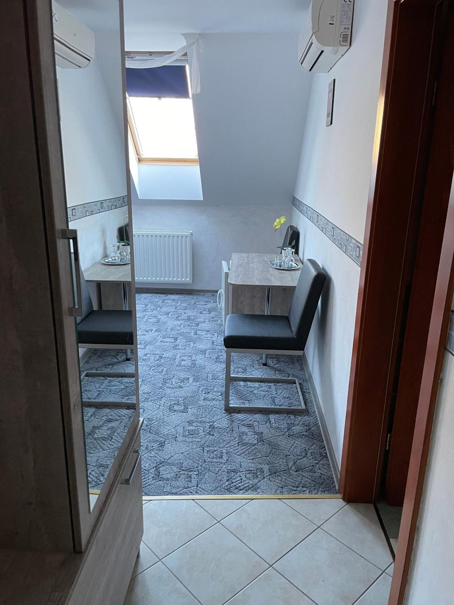 Rozmann Family Panzio & Apartmanhaz Sárvár Buitenkant foto