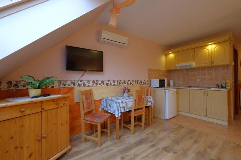 Rozmann Family Panzio & Apartmanhaz Sárvár Buitenkant foto