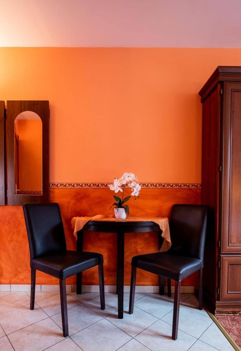 Rozmann Family Panzio & Apartmanhaz Sárvár Buitenkant foto