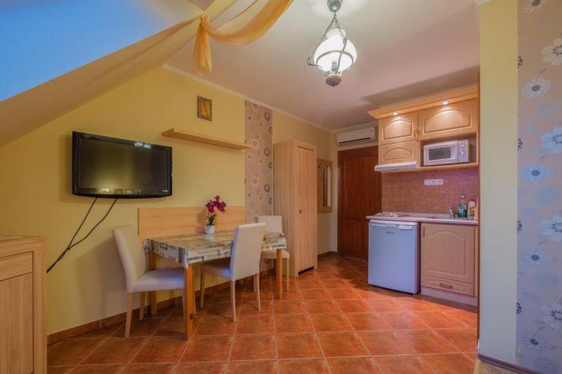 Rozmann Family Panzio & Apartmanhaz Sárvár Buitenkant foto