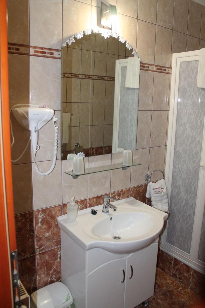 Rozmann Family Panzio & Apartmanhaz Sárvár Buitenkant foto