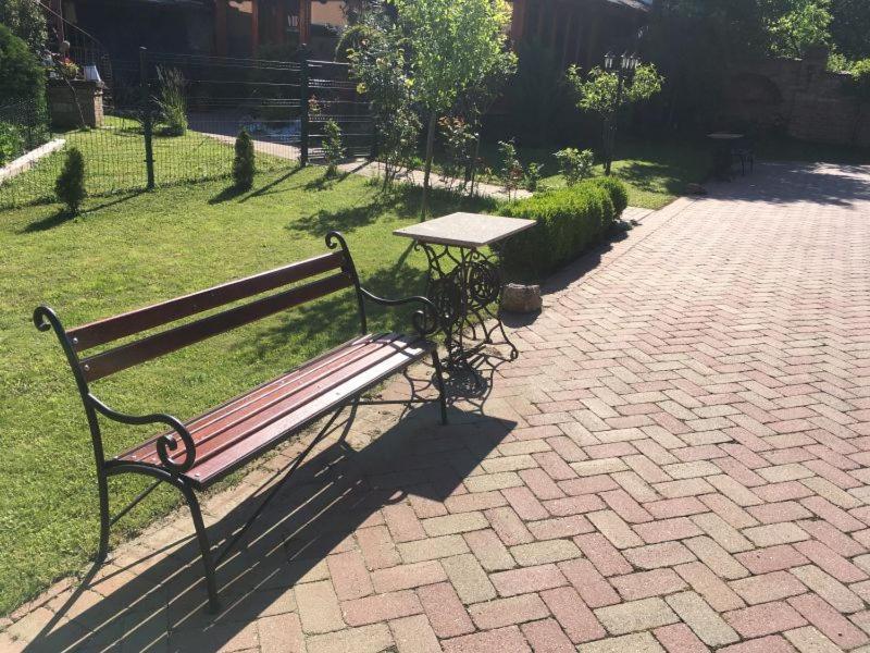 Rozmann Family Panzio & Apartmanhaz Sárvár Buitenkant foto