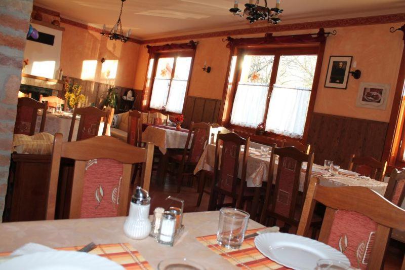 Rozmann Family Panzio & Apartmanhaz Sárvár Buitenkant foto
