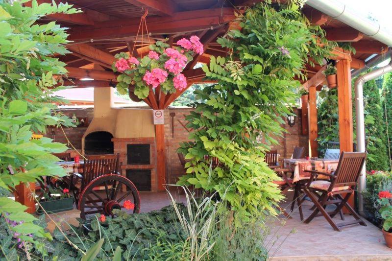 Rozmann Family Panzio & Apartmanhaz Sárvár Buitenkant foto